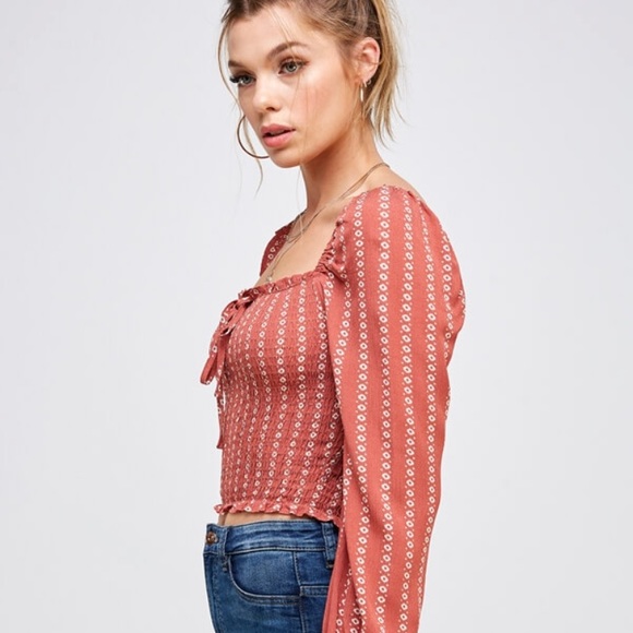 New Boutique  off the shoulder smocked crop top - Picture 6 of 8